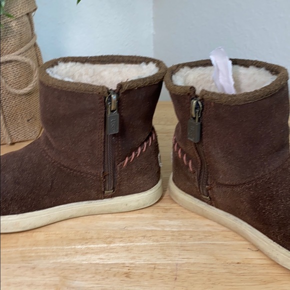 UGG Brown Rye Short Zip Up Boots - Picture 5 of 9